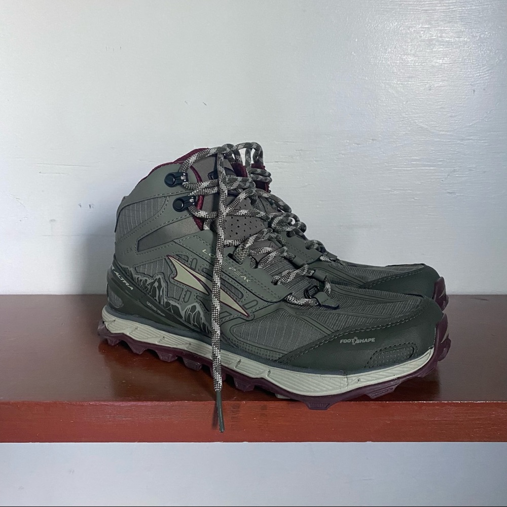 Altra Lone Peak Women’s Hiking Boots 9